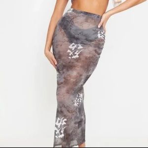 NWT Pretty little thing gray oriental print Midaxi skirt Sz 12